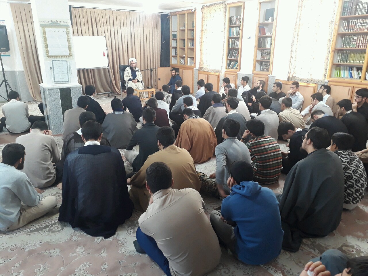 کلاس مشاوره اخلاقی، تربیتی و تحصیلی در حوزه علمیه امام علی (ع) سلماس  برگزار شد