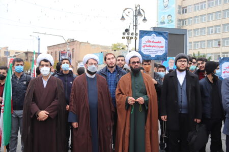 حضور طلاب و اساتید حوزه علمیه در راهپیمایی سیزده آبان